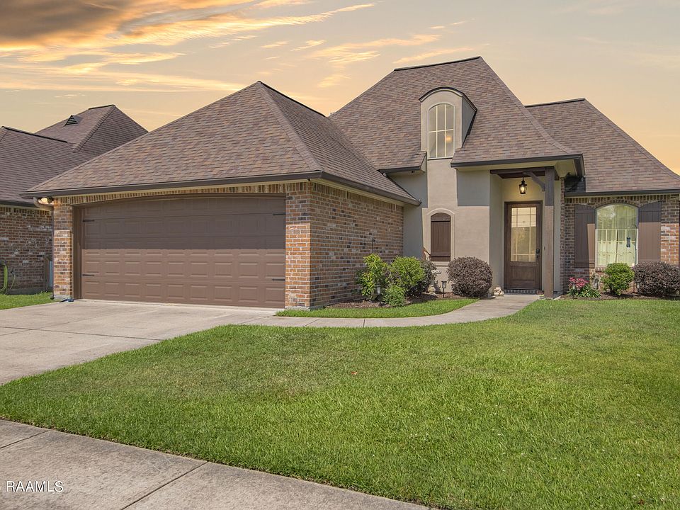 1st image of 208 Bayou Parc Dr