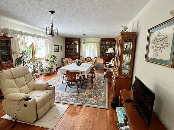 5th image of 206 Parkwood Dr
