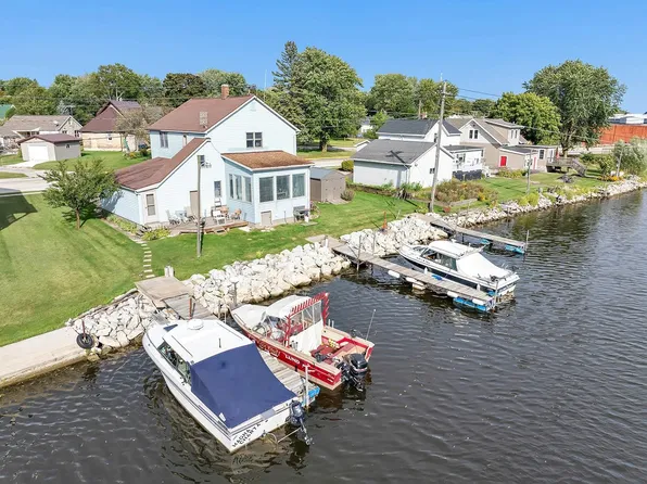 416 N Water St, Algoma, WI 54201