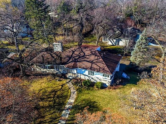 Welcome to this rambler in a quiet Golden Valley neighborhood.