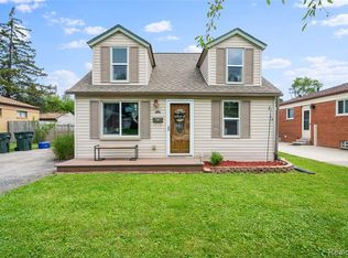 27922 Shock St, Saint Clair Shores, MI 48081