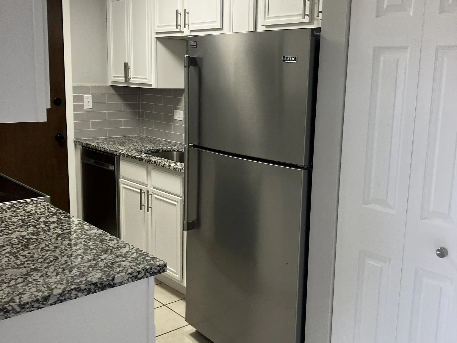 2 bed, 1000 sqft, $1,650 — Photo 2