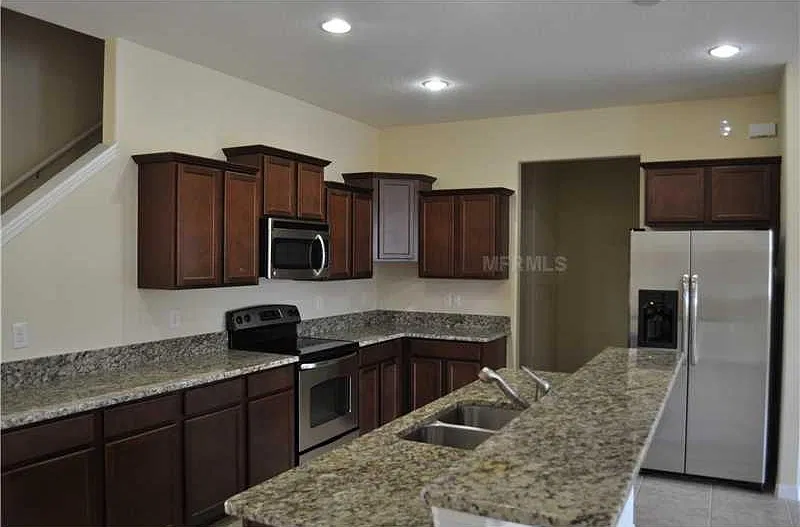 3 bed, 2319 sqft, $2,750 — Photo 3