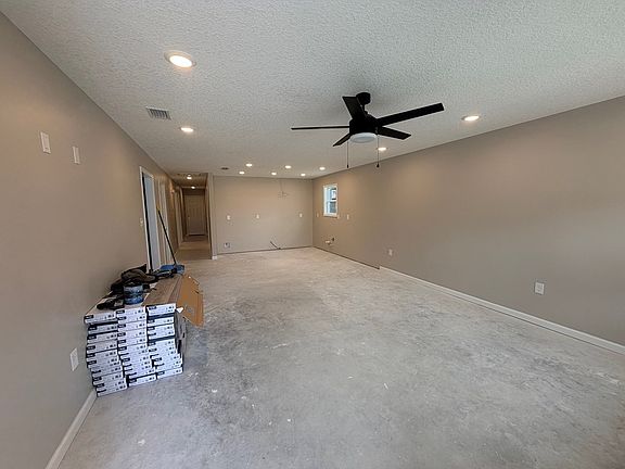 2nd image of 607 Samuel St