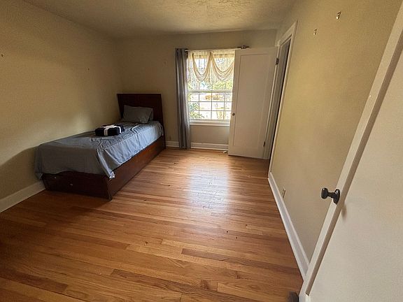 4th image of 3325 182nd Ave