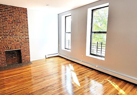 4th image of 633 Vanderbilt Ave APT 1