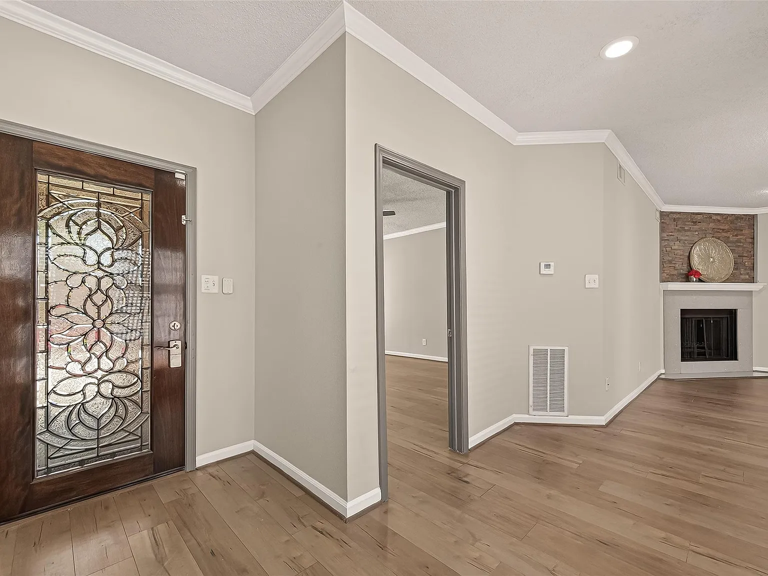 3 bed, 2.0 bath, 1789 sqft, $2,300 — Photo 4