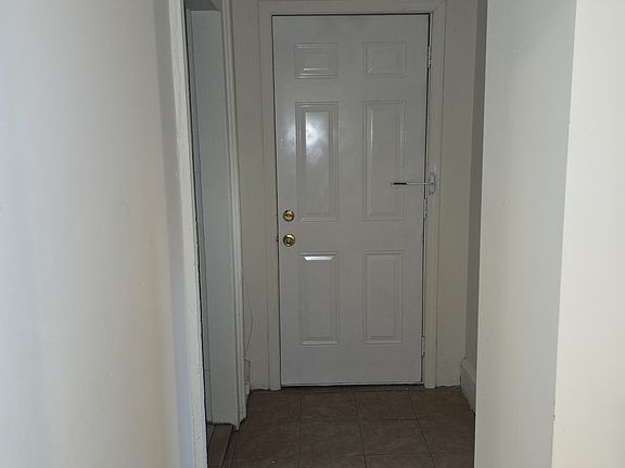 2nd image of 119 East Ave Unit 2