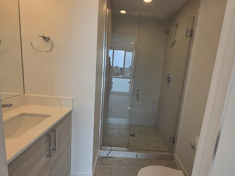 10007 Greenwood Ave N #E — Photo 9