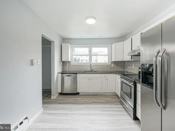 15 Kings Rd, Sicklerville, NJ 08081