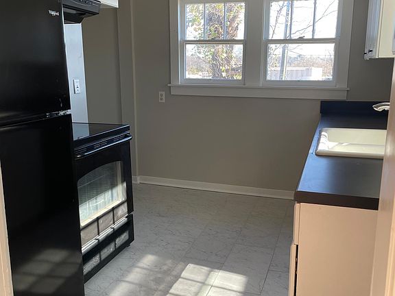 Great kitchen with plenty of lighting