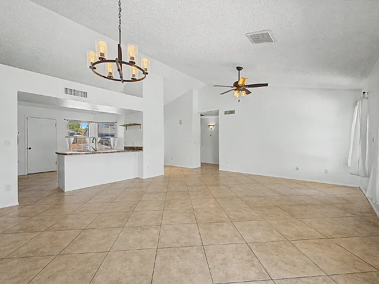 1301 E Taro Ln — Photo 9