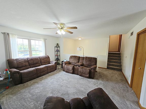 5th image of 610 Country Club Ln
