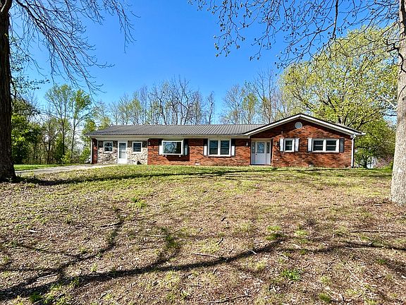 2nd image of 3918 Hickory Hill Dr