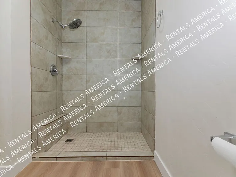1816 E Iowa St — Photo 11