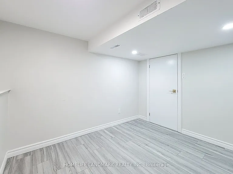 75 Bayview Dr #LOWER — Photo 23