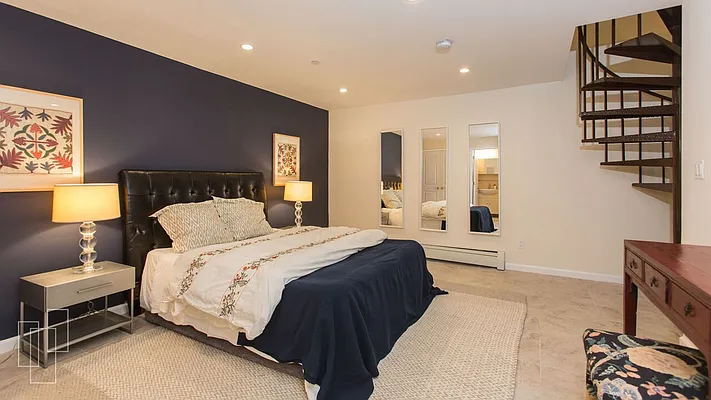 Sold by Garfield Realty  | media 8