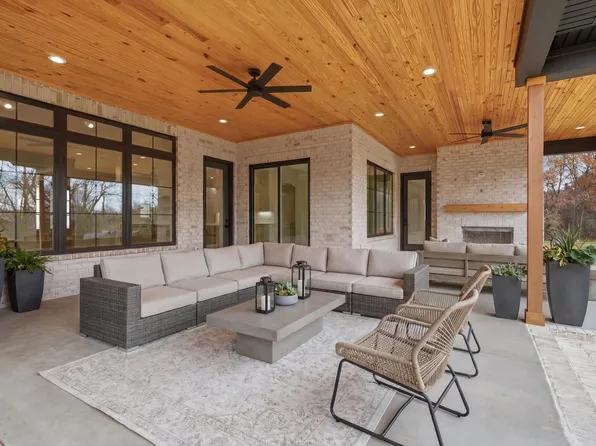 116 Bradley Ln, Cottontown, TN 37048