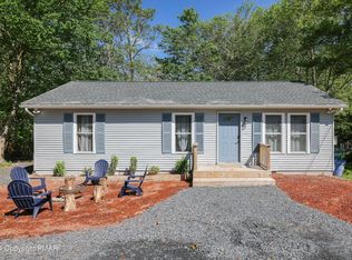 9833 Deerwood Dr, Tobyhanna, PA