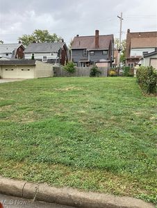 317 Groveland Club Dr, Cleveland, OH, 44110