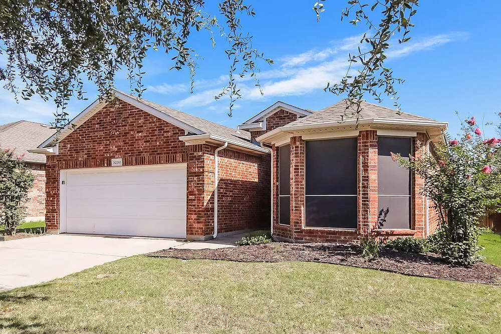 3 bed, 2.0 bath, 1562 sqft, $2,040 — Photo 3