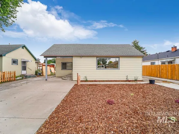 1334 Idaho St, Gooding, ID 83330