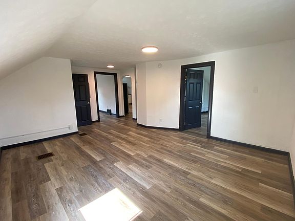 4th image of 1083 Shannon Ave #1