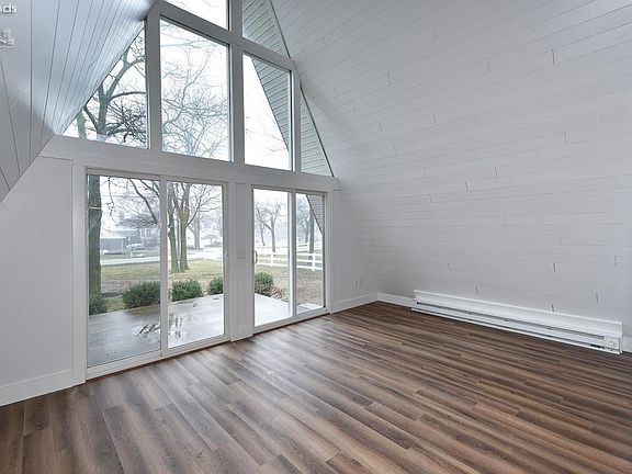 3rd image of 4055 S Memorial Shoreway Dr