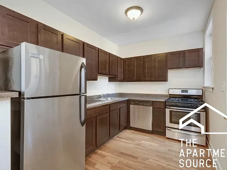 620 W Cornelia Ave #3 — Photo 2