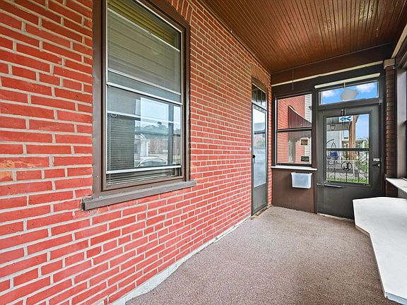 2nd image of 2052 Jackson St