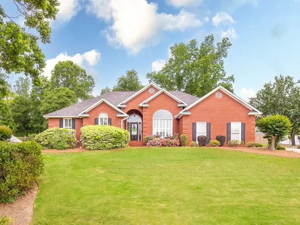 2902 Four Seasons Dr, Phenix City, AL 36867