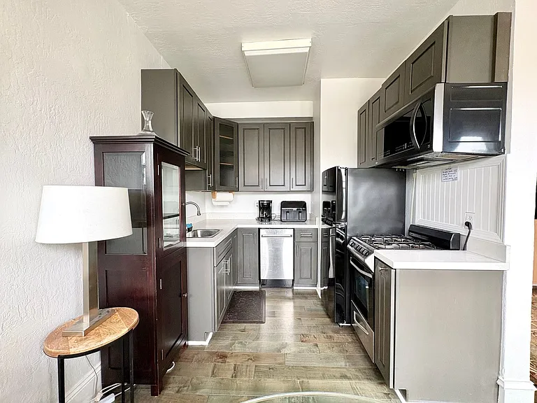 2415 Van Ness Ave #502 — Photo 2