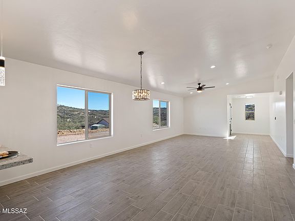 4th image of 554 Avenida Septiembre