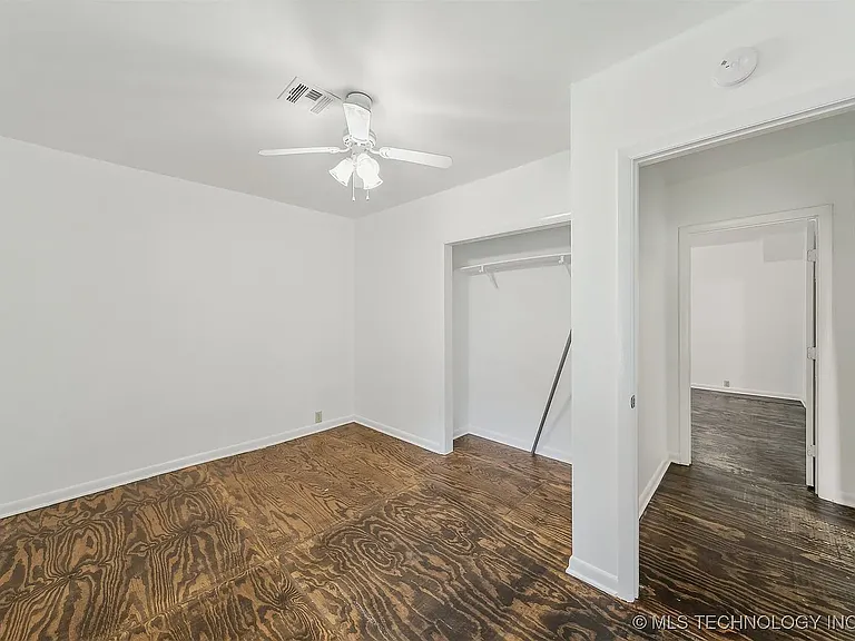 1123 W Spring St — Photo 12