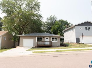 209 S 1st Ave, Brandon, SD 57005