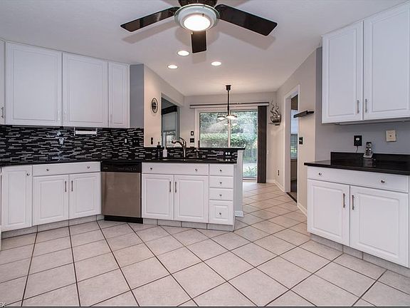 4th image of 11246 Stanley Ln