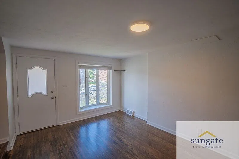 3 bed, 1.5 bath, $1,800 — Photo 3
