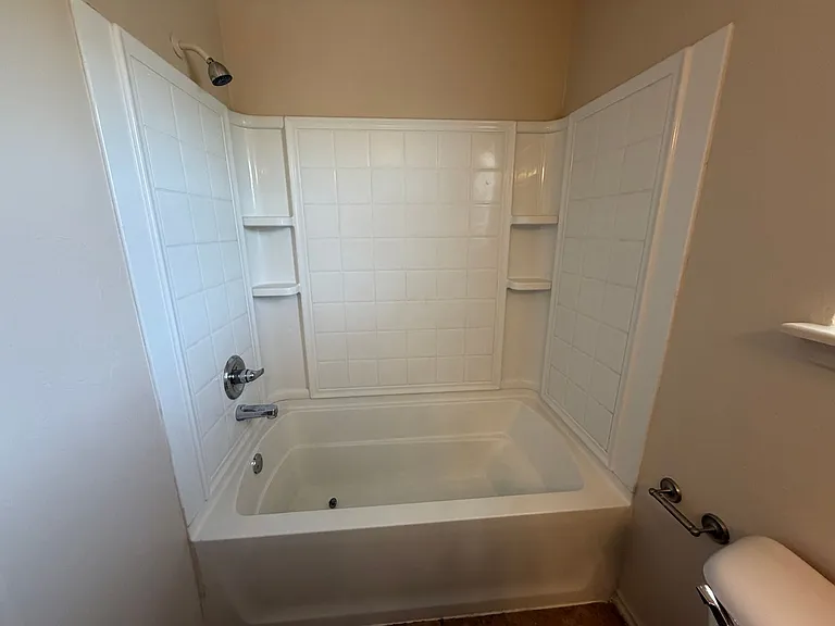 200 Chalmette Dr — Photo 17