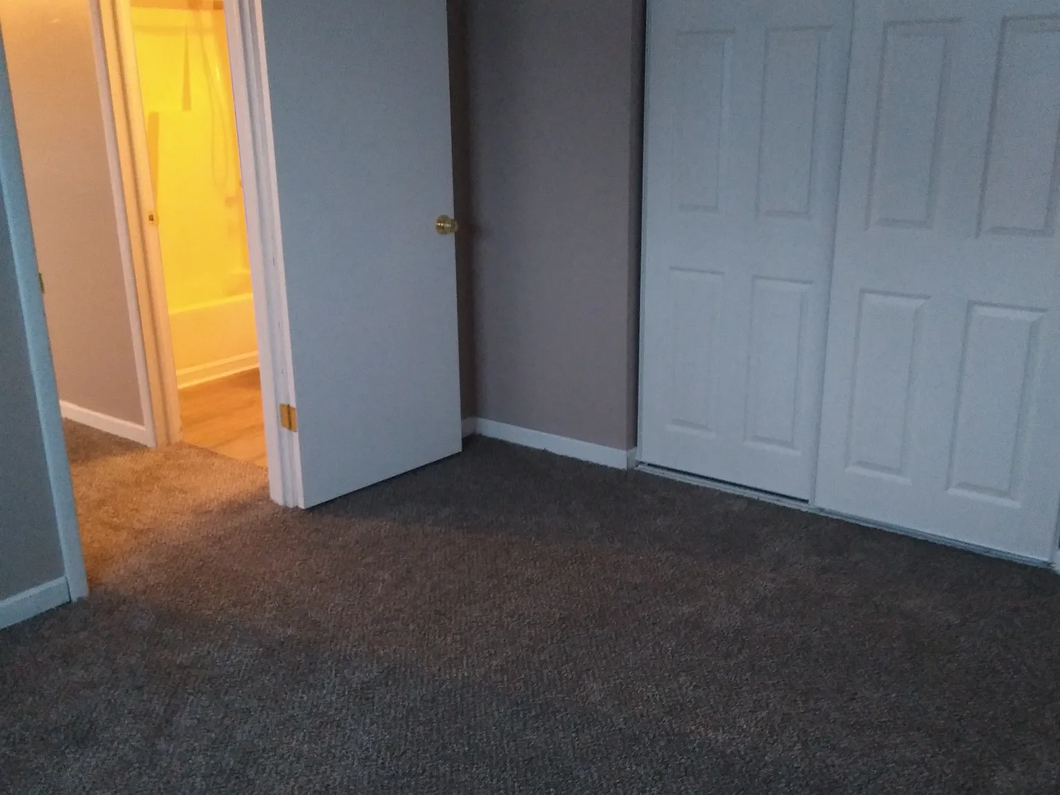 Robinson Apartments — Photo 4