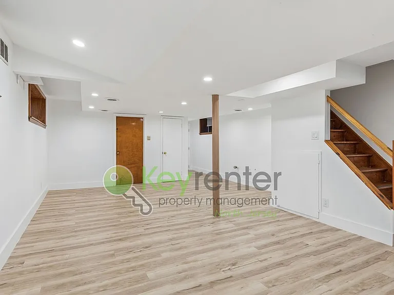 171 Burns Ave — Photo 11