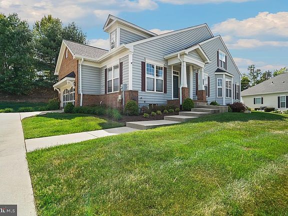2nd image of 120 Hawthorne Greene Cir
