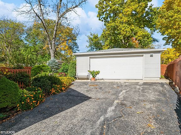 3rd image of 26414 W Grapevine Ave