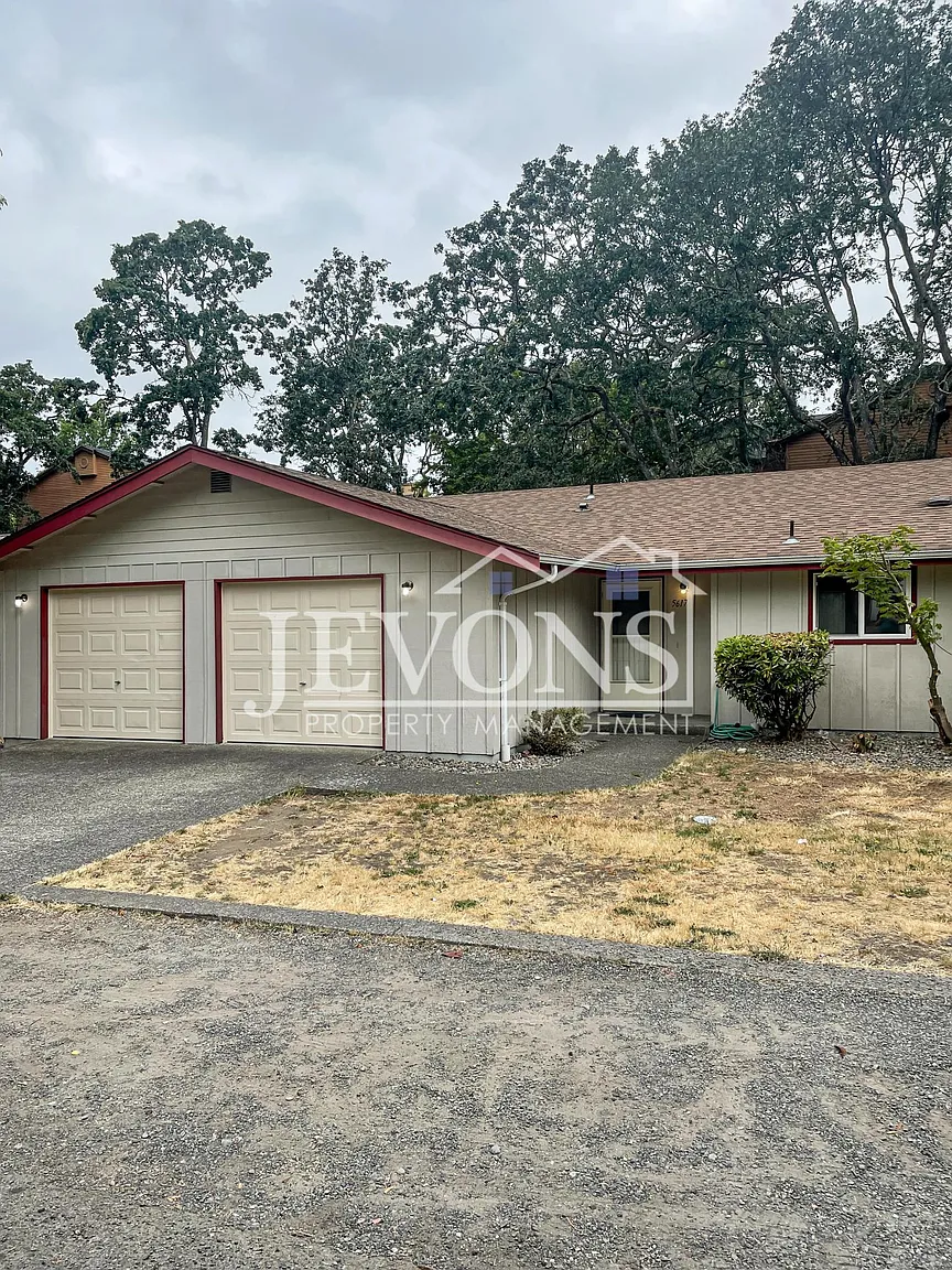 5617 Mount Tacoma Dr SW photo 1