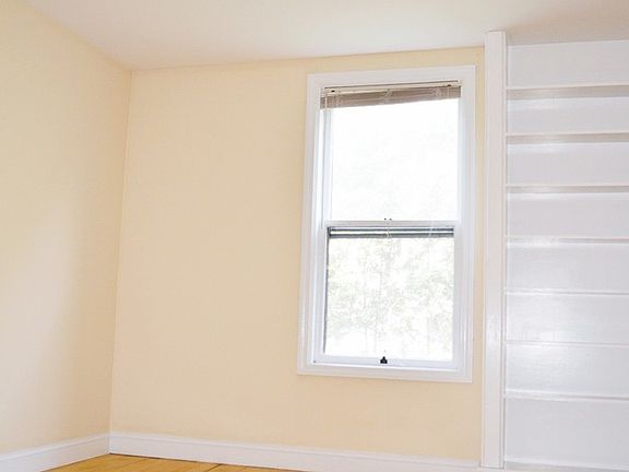 5th image of 102 N Winooski Ave #A