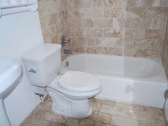 5th image of 1446 Ocean Dr APT 37