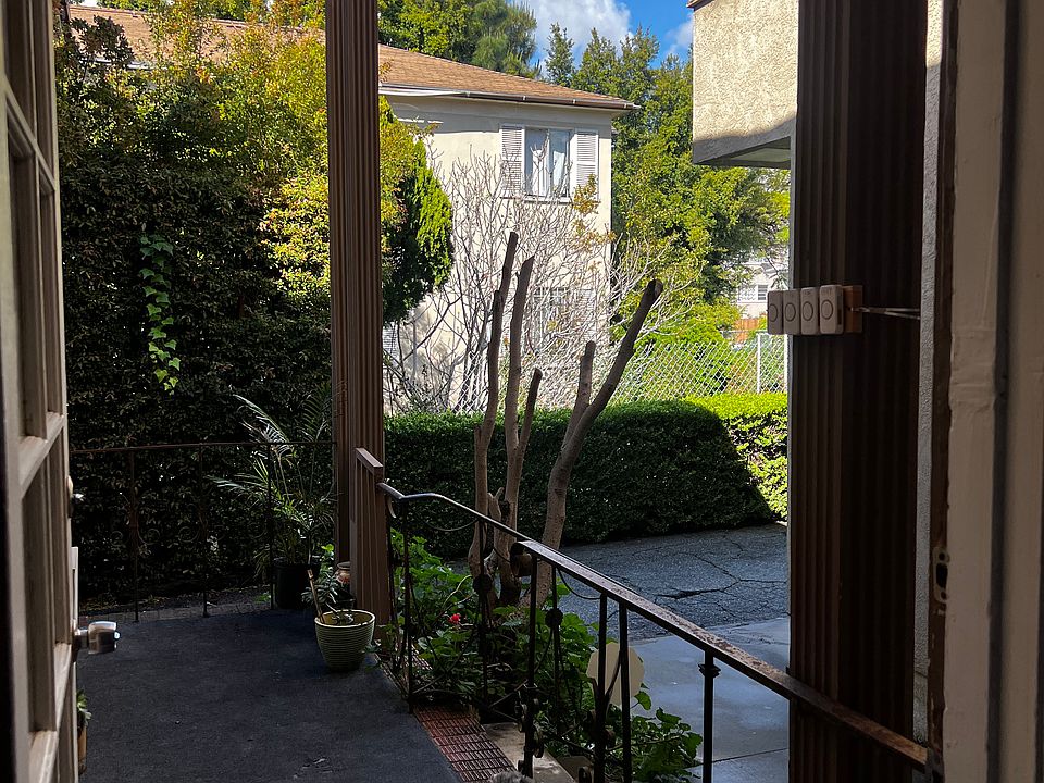 1st image of 1541 Veteran Ave #2