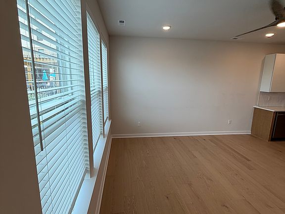 4th image of 3436 Carlton St #7B