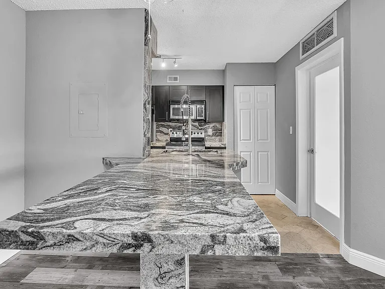 2820 Oakland Forest Dr #107 — Photo 5