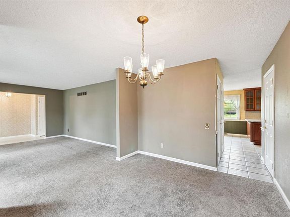 3rd image of 5303 Royal Hills Dr