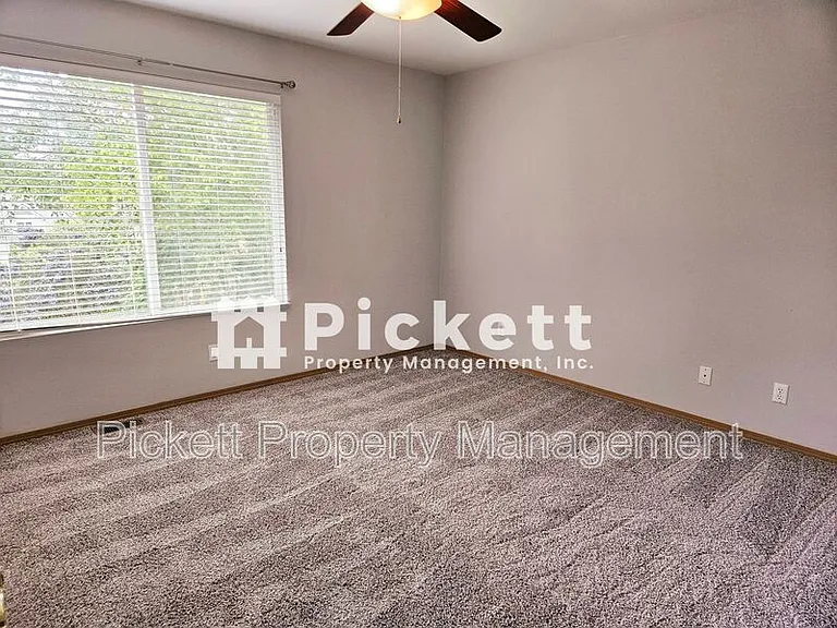 2037 NE Gustaf St — Photo 20